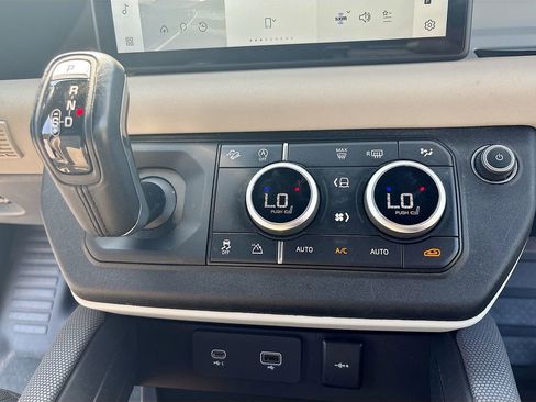 Used 2022 Land Rover Defender 110 X-Dynamic SE AWD/4WD image 30