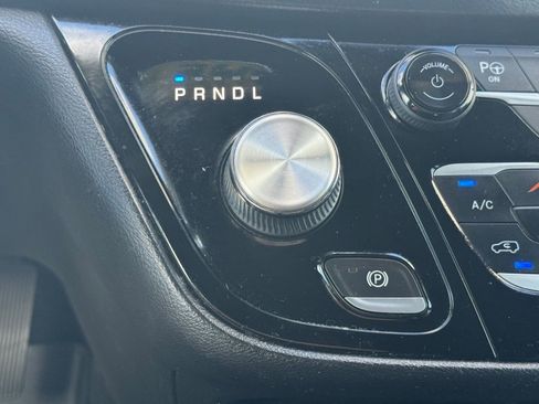 Used 2020 Chrysler Pacifica Touring-L image 23