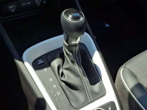 Certified 2025 Hyundai Venue Limited FWD image 13