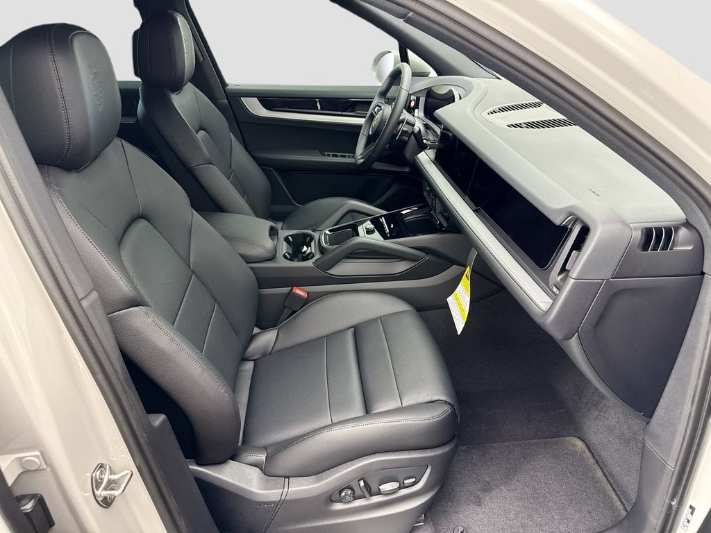 Used 2026 Porsche Cayenne AWD/4WD image 22