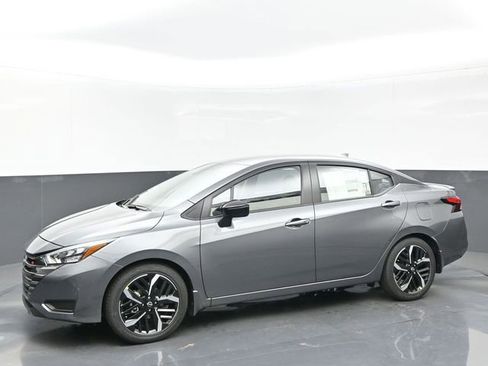 New 2025 Nissan Versa SR w/ Trunk Package FWD image 2