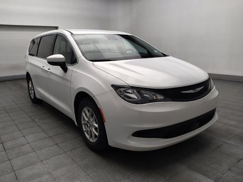 Used 2023 Chrysler Voyager LX FWD image 13