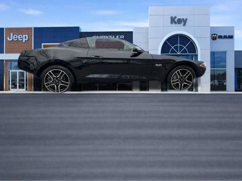 Used 2022 Ford Mustang GT RWD image 30
