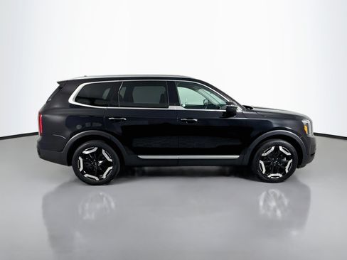 Used 2025 Kia Telluride S FWD image 11