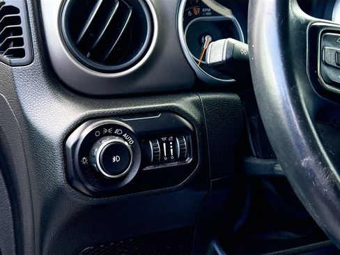 Used 2018 Jeep Wrangler Unlimited Sport S AWD/4WD image 11