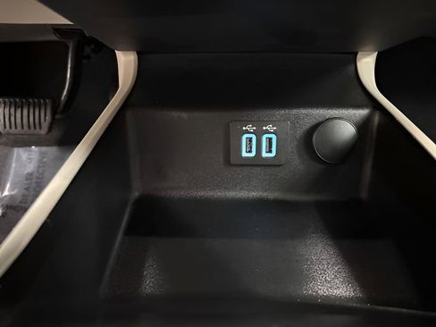 Used 2019 Ford Fusion SE image 30