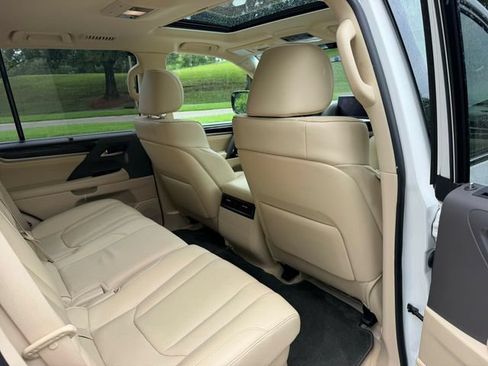 Used 2018 Lexus LX 570 4WD image 21