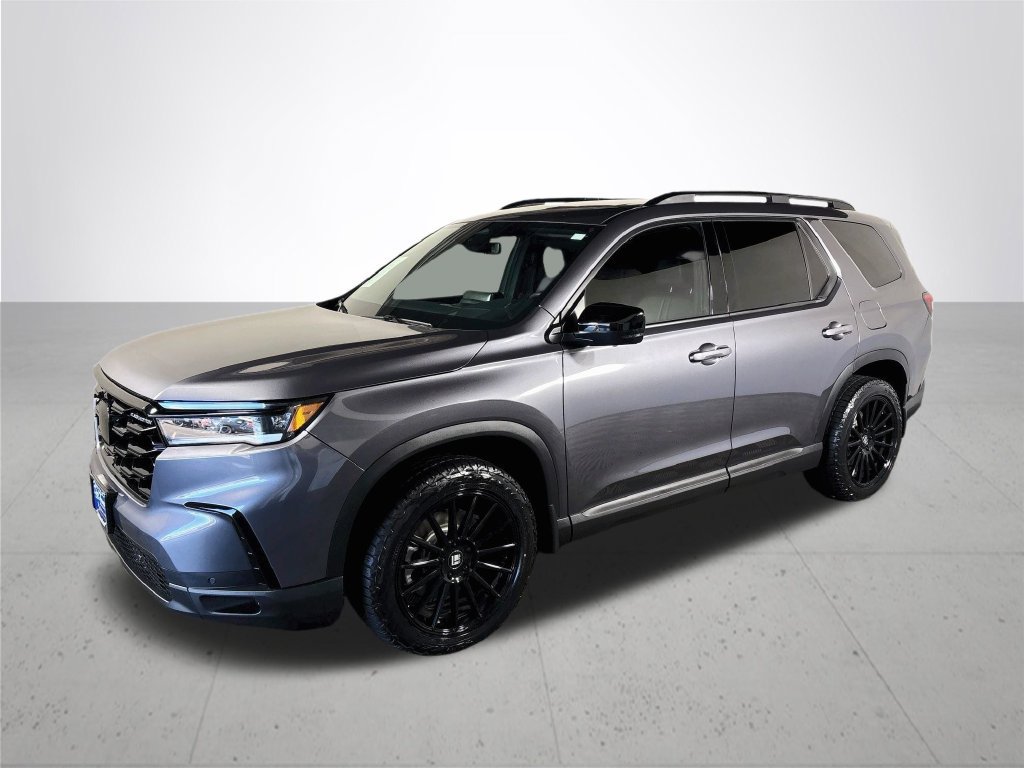 Used 2025 Honda Pilot Black Edition image 2