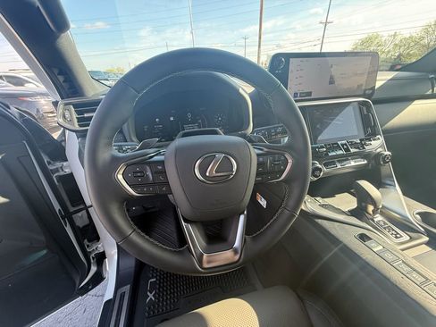 Used 2025 Lexus LX 700h Overtrail w/ Accessory Package (Z1) image 16