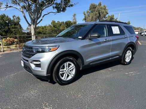 Used 2023 Ford Explorer XLT w/ Equipment Group 202A image 3