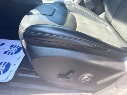 Used 2019 Jeep Cherokee Latitude Plus w/ Cold Weather Group AWD/4WD image 11