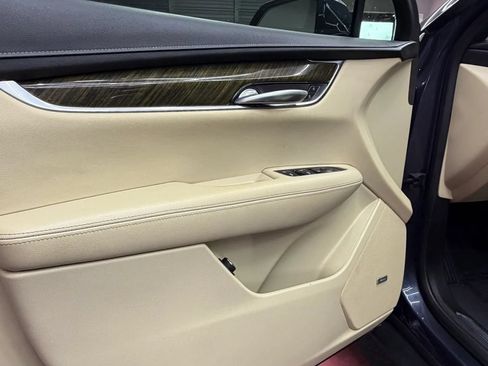 Used 2019 Cadillac XT5 FWD image 9