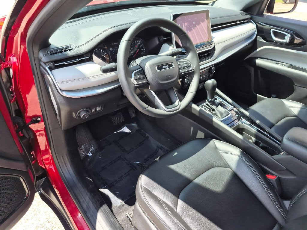 Used 2025 Jeep Compass Limited AWD/4WD image 11