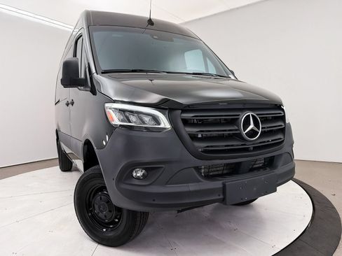 Used 2024 Mercedes-Benz Sprinter 2500 image 2