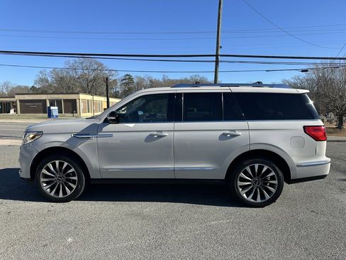 Used 2021 Lincoln Navigator Reserve w/ Luxury Package image 3