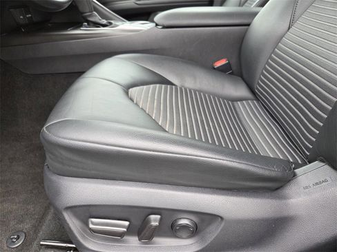 Used 2024 Toyota Camry SE image 11