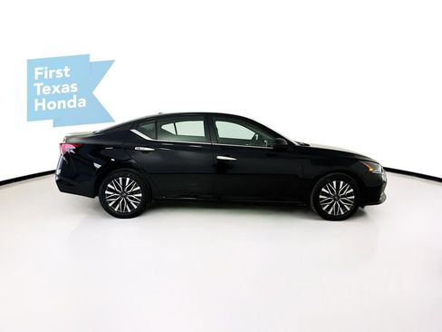 Used 2025 Nissan Altima 2.5 SV FWD image 8