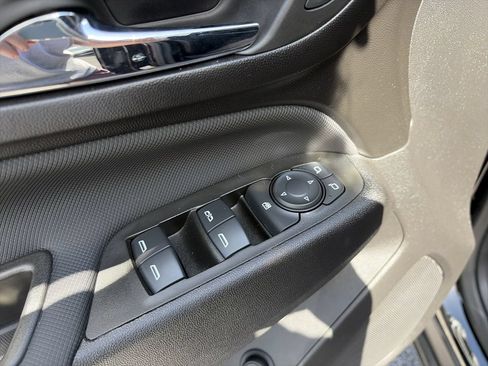 Used 2024 Chevrolet Equinox RS w/ RS Leather Package FWD image 19
