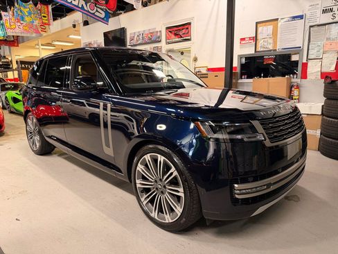 Used 2025 Land Rover Range Rover Long Wheelbase SE AWD/4WD image 5