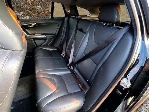 Used 2016 Volvo V60 T5 Cross Country w/ Climate Package image 23