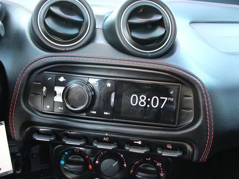 Used 2015 Alfa Romeo 4C Launch Edition w/ Convenience Group RWD image 31