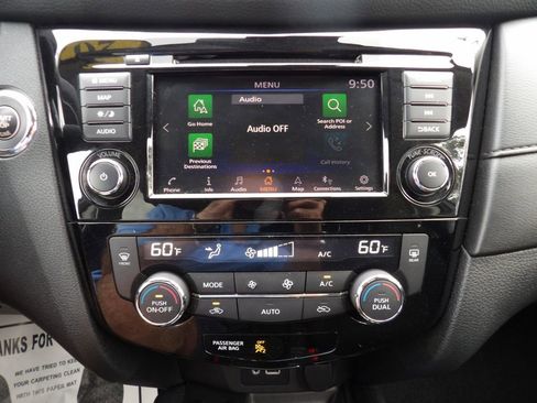 Used 2020 Nissan Rogue SV w/ Premium Package image 20