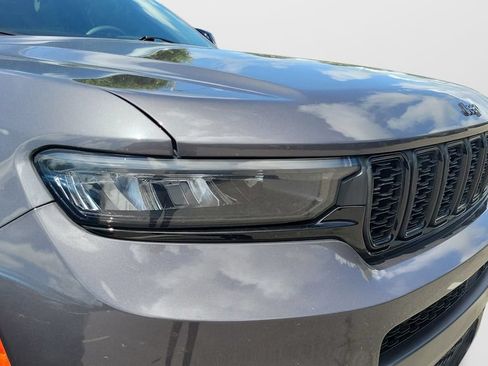 Used 2023 Jeep Grand Cherokee L Laredo RWD image 9