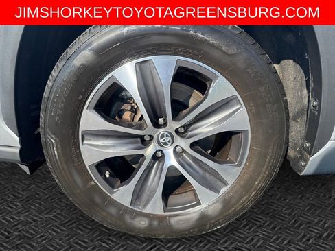 Used 2023 Toyota Highlander XLE FWD image 11