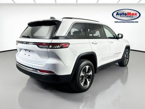 Used 2023 Jeep Grand Cherokee 4WD 4xe image 2