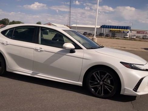 Used 2025 Toyota Camry XSE FWD image 3