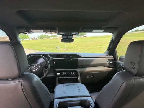 Used 2024 GMC Sierra 2500 AT4 w/ AT4 Premium Plus Package AWD/4WD image 11