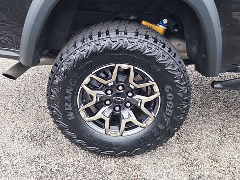 Used 2024 Chevrolet Colorado ZR2 w/ Safety Package AWD/4WD image 9