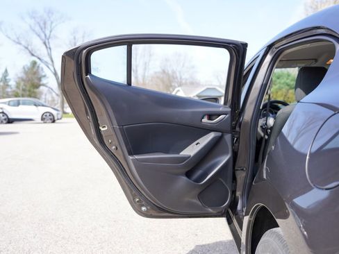 Used 2014 MAZDA MAZDA3 i Sport FWD image 24
