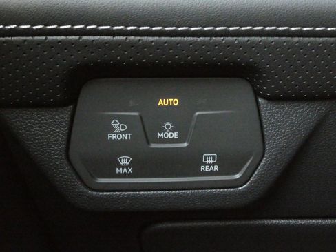 New 2025 Volkswagen Atlas Cross Sport SE image 13