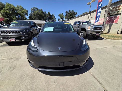 Used 2024 Tesla Model Y Long Range AWD/4WD image 2