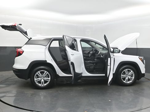 Used 2024 GMC Terrain SLE FWD image 46