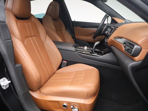 Certified 2022 Maserati Levante GT AWD/4WD image 14
