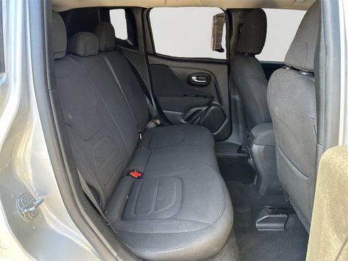 Used 2019 Jeep Renegade Latitude image 13