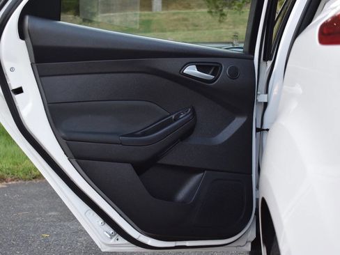 Used 2014 Ford Focus Titanium image 10