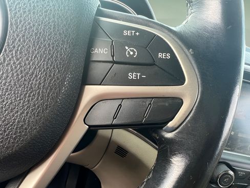 Used 2014 Jeep Grand Cherokee Limited w/ Trailer Tow Group IV AWD/4WD image 22