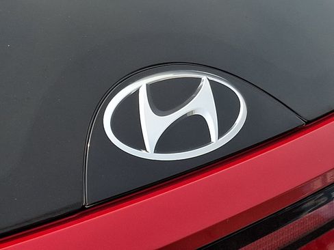 Certified 2022 Hyundai Tucson Limited AWD/4WD image 30