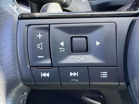 Used 2023 Nissan Rogue SV w/ SV Premium B Package image 31