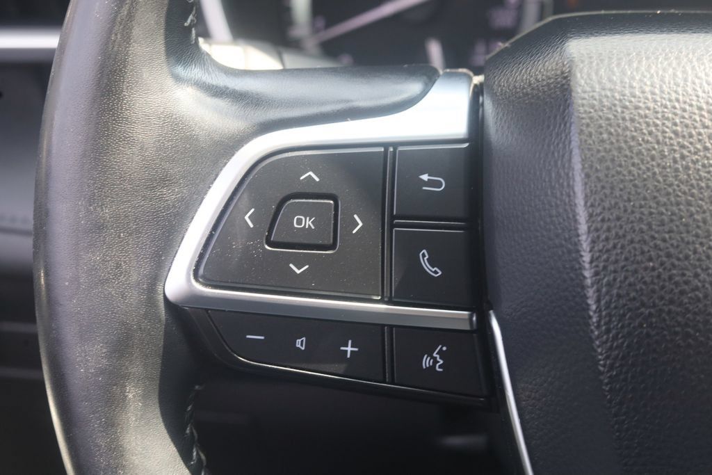 Certified 2021 Toyota Highlander XLE AWD/4WD image 10