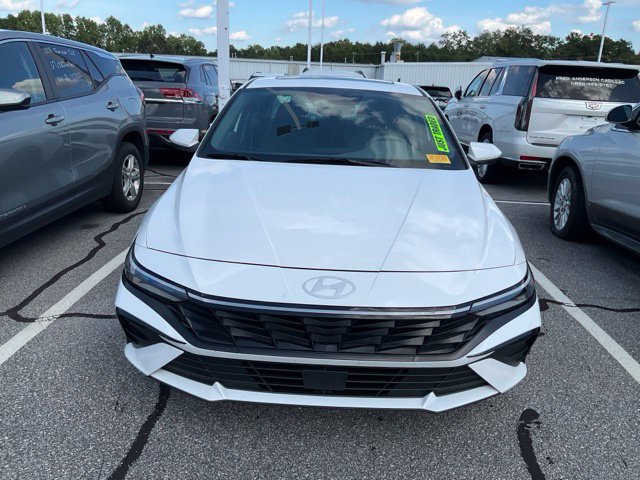 Used 2025 Hyundai Elantra SEL FWD image 2
