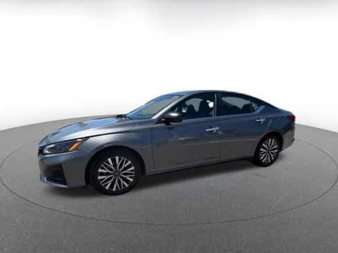 Used 2025 Nissan Altima 2.5 SV FWD image 8