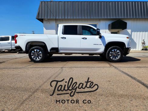 Used 2022 Chevrolet Silverado 2500 Custom w/ Custom Value Package AWD/4WD image 1