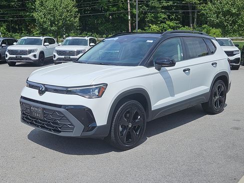 Used 2025 Volkswagen Taos SE AWD/4WD image 23