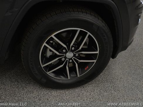 Used 2017 Jeep Grand Cherokee Trailhawk w/ Trailhawk Luxury Group image 43