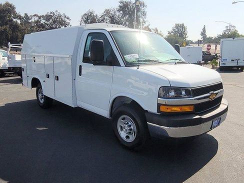 Used 2026 Chevrolet Express 3500 w/ Power Convenience Package RWD image 2