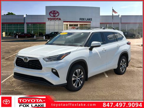 Used 2022 Toyota Highlander XLE AWD/4WD image 1